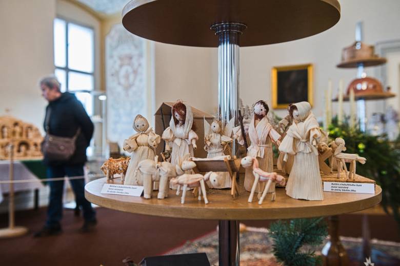 Na rosickém zámku vystavují přes 200 betlémů, dnes návštěvníky provázel sběratel Na rosickém zámku vystavují přes 200 betlémů, dnes návštěvníky provázel sběratel
