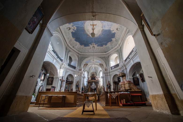 Bezděkov na Broumovsku vyhlásil soutěž na sochy světců do barokního kostela