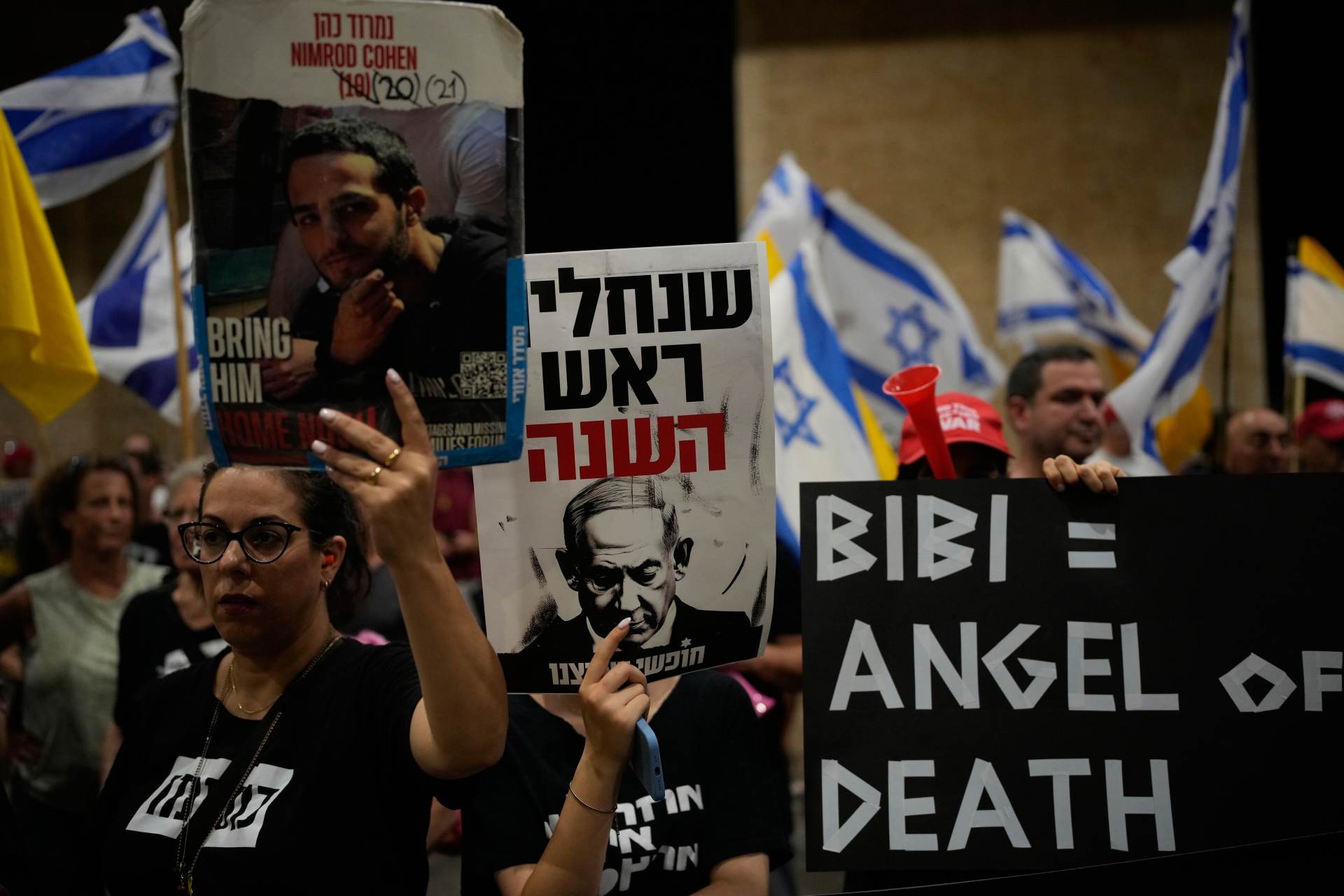 Stovky Izraelců protestovaly na letišti u Tel Avivu proti Netanjahuovi