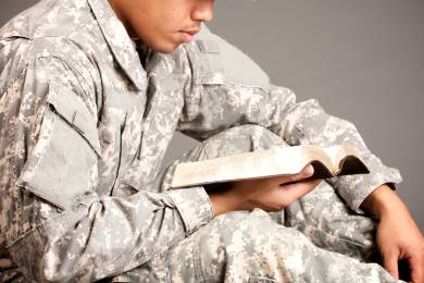 Velitelé USA podle stížností používají biblické proroctví k ospravedlnění války