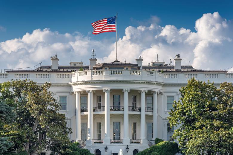 Biden oznámil, že vzdává boj o Bílý dům, demokratům nabídl Harrisovou