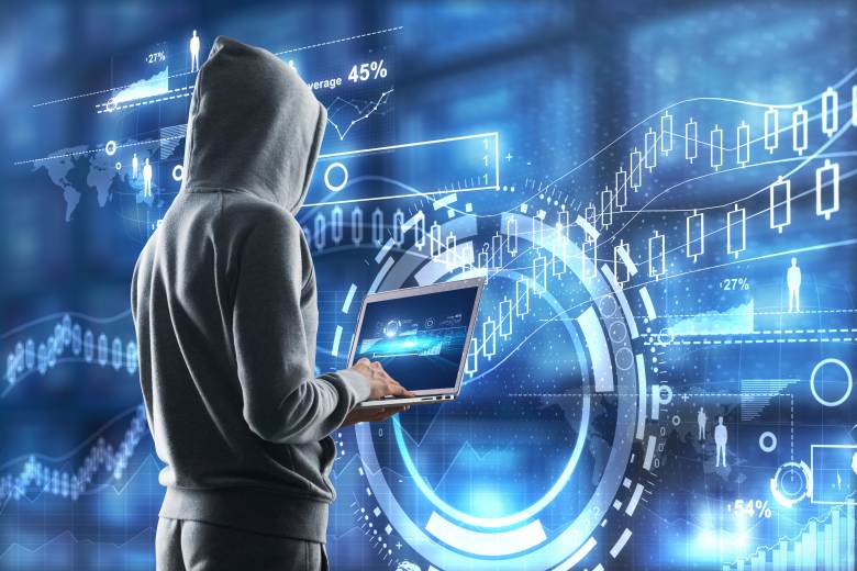 Decroix zadá na ministerstvu audit, opozice kvůli bitcoinům žádá demisi vlády