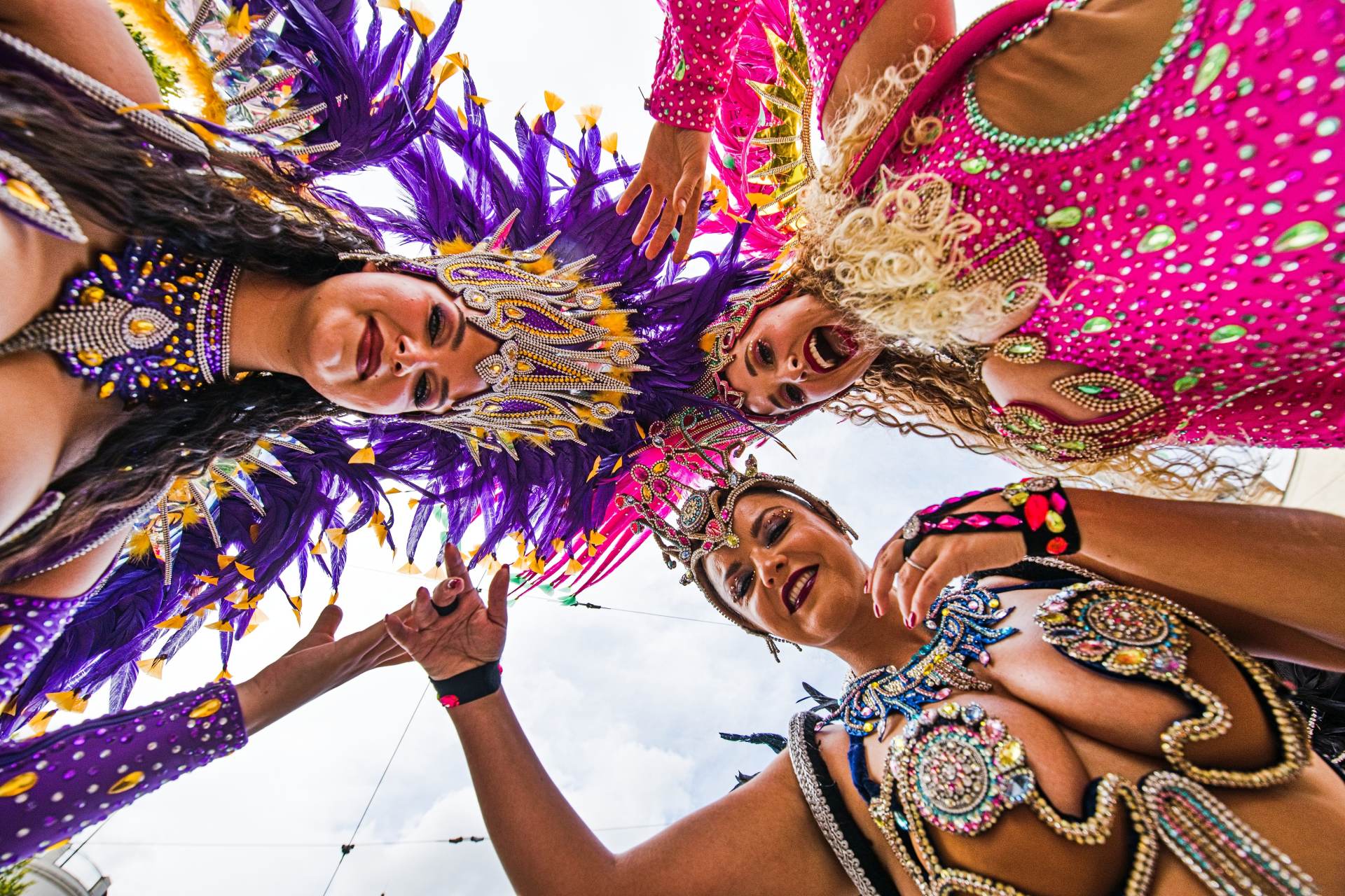 Průvod Brazil Festu se stovkami tančících prošel Brnem, vystoupení pokračují