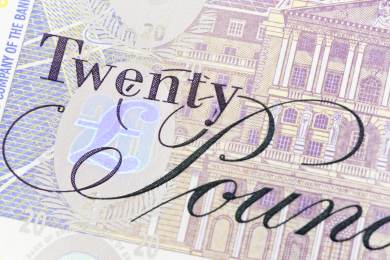 Britská ekonomika ve čtvrtletí zrychlila růst na 0,7 procenta, překonala odhady