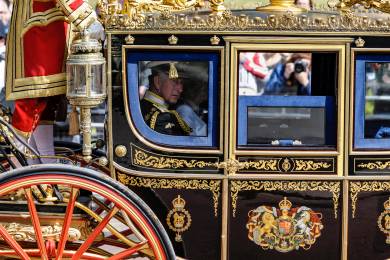 Británie parlament monarchie vláda