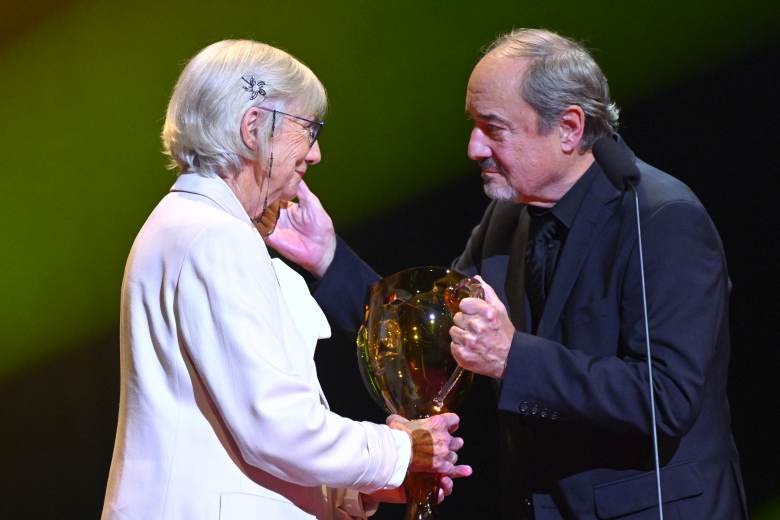 Umělci dnes v Národním divadle převzali Ceny Thálie, Dočkalová už má třetí Umělci dnes v Národním divadle převzali Ceny Thálie, Dočkalová už má třetí