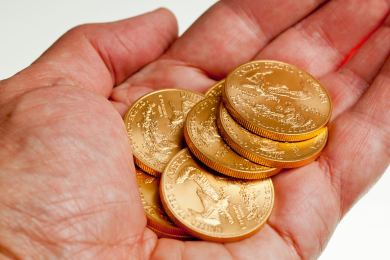 Cena zlata letos vzrostla nejvíce za tři roky a skončila nad 2000 USD