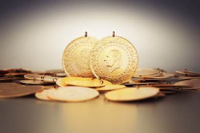 Cena zlata se po zprávě o nezaměstnanosti přiblížila rekordním 3600 USD za unci