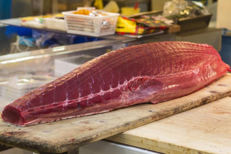 Japonský řetězec suši restaurací zaplatil rekordních 67 milionů korun za tuňáka
