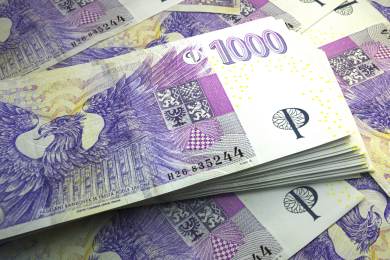 Průzkum: Téměř dvě třetiny Čechů chtějí rozhodně zachovat hotovost v ekonomice