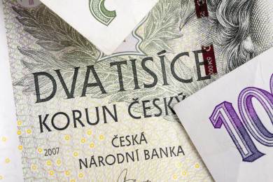 Stát loni vybral na správních poplatcích 3,1 mld. Kč, meziročně o třetinu víc