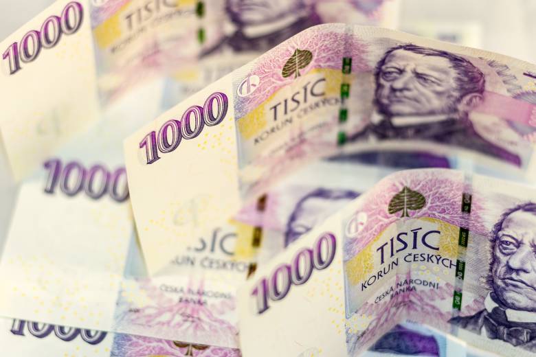 Poslanci navrhli přesuny peněz v rozpočtu za téměř 240 miliard korun