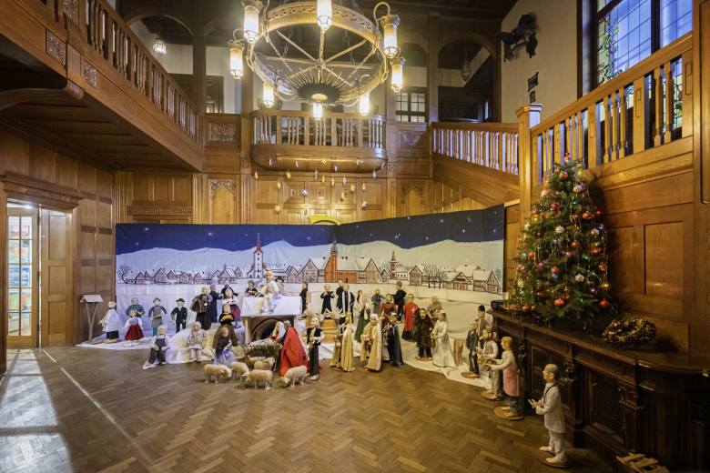 V Českém Dubu rozšířili ručně vyřezávaný betlém o další místní osobnost