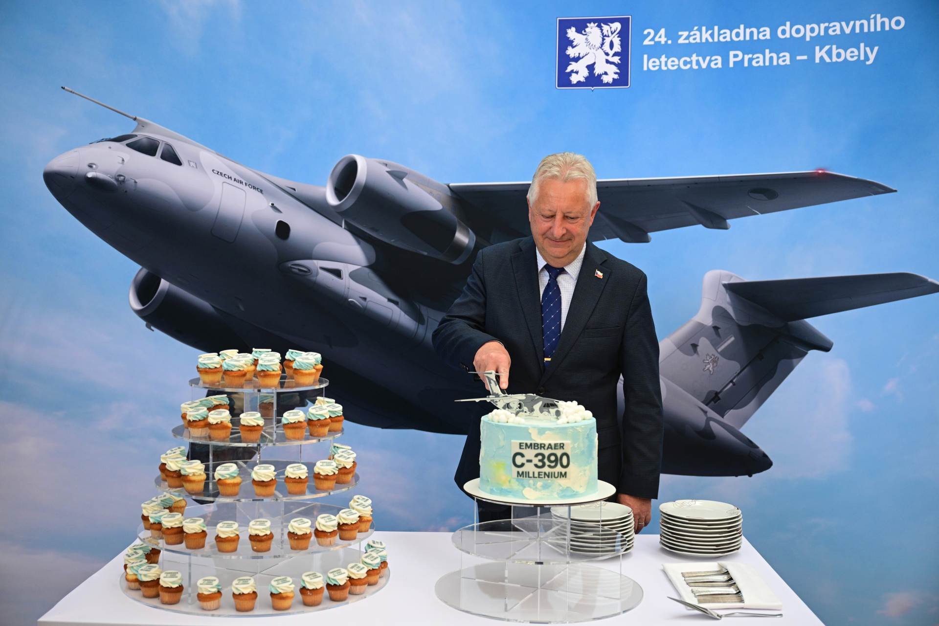 Zůna: Nový letoun Embraer armádě umožní přepravu techniky i tankování za letu