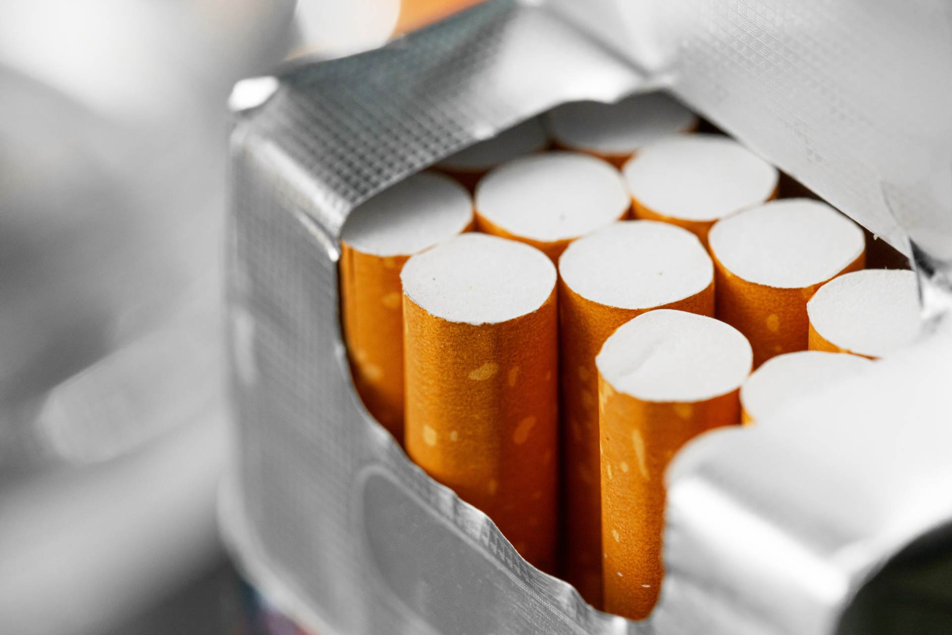 EU přichází kvůli nelegálním cigaretám o miliardy eur, říká Evropský účetní dvůr