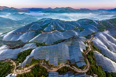 Fitch zhoršil výhled ratingu Číny na negativní