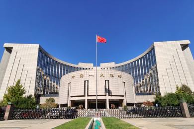 Čínská centrální banka překvapivě snížila základní úrok na 1,70 procenta
