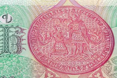 Průzkum: Dvě třetiny Čechů se snaží zhodnotit své peníze, 41 procent investuje