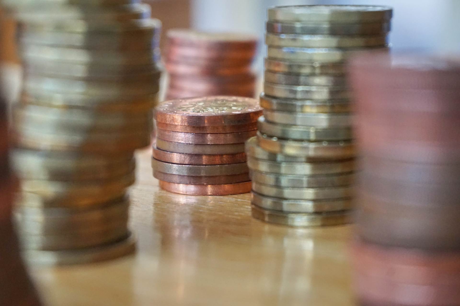 Minimální mzda se zvyšuje o 1600 Kč na 22.400 Kč, s ní rostou zaručené platy