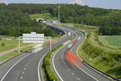 Téměř čtvrtinu financí z evropských fondů pro Česko využil stát v dopravě
