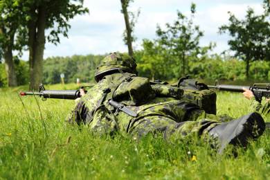 AP: S ruskou agresí a vojenskými investicemi bude dánská armáda povolávat i ženy