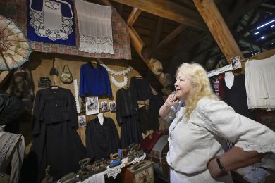 V muzeu Dašovský mlýn je k vidění historický textil původních obyvatel