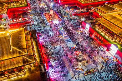 Čína prodlužuje svátky kolem nového lunárního roku o den, aby podpořila spotřebu