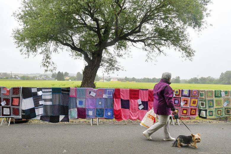 Na Plzeňsku skončila charitativní výroba a prodej dek, vynesly milion pro hospic