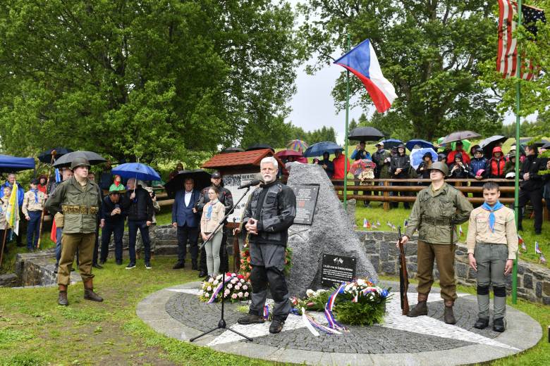 Pavel: Je třeba dělat vše, aby válka na Ukrajině skončila a žádná nepřišla k nám