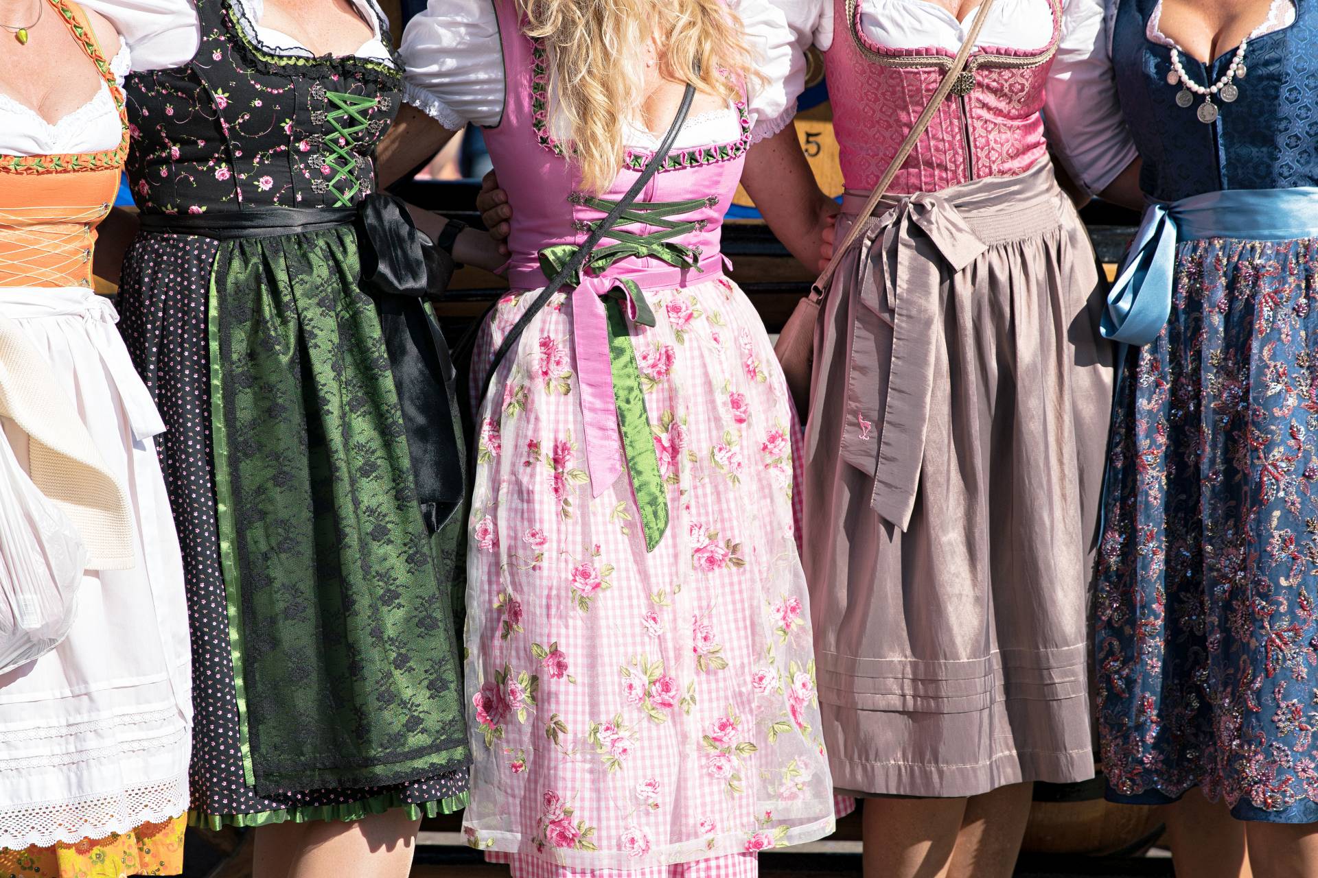 Na Oktoberfestu se dirndl a kožené kalhoty staly takřka povinností, sledují módu