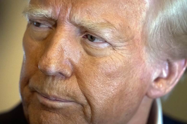 Trump po nástupu do funkce omilostnil příznivce či odstoupil z pařížské dohody