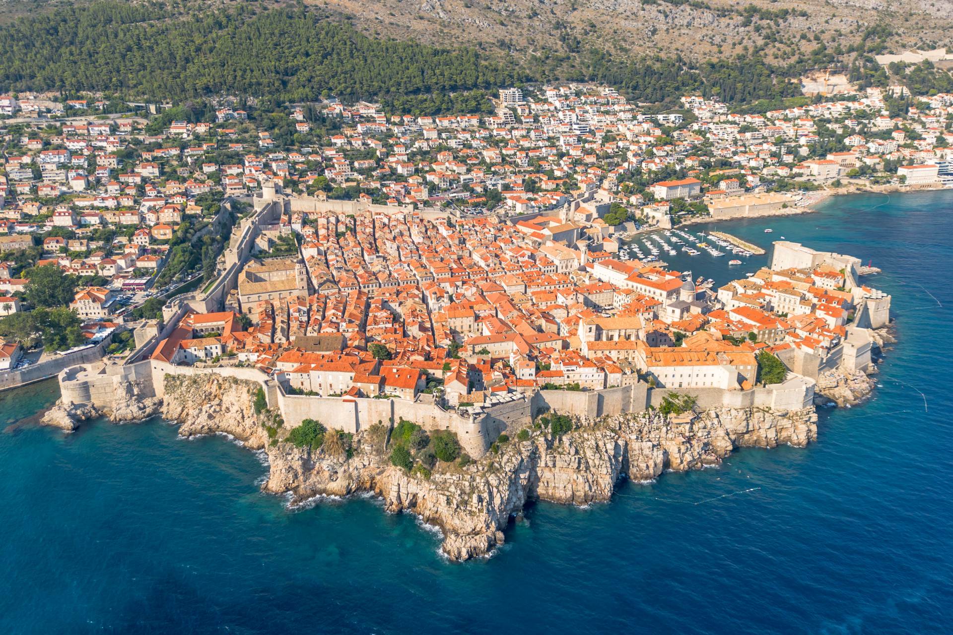 AP: Chorvatský Dubrovník vstupuje do vrcholné turistické sezony s nejistotou