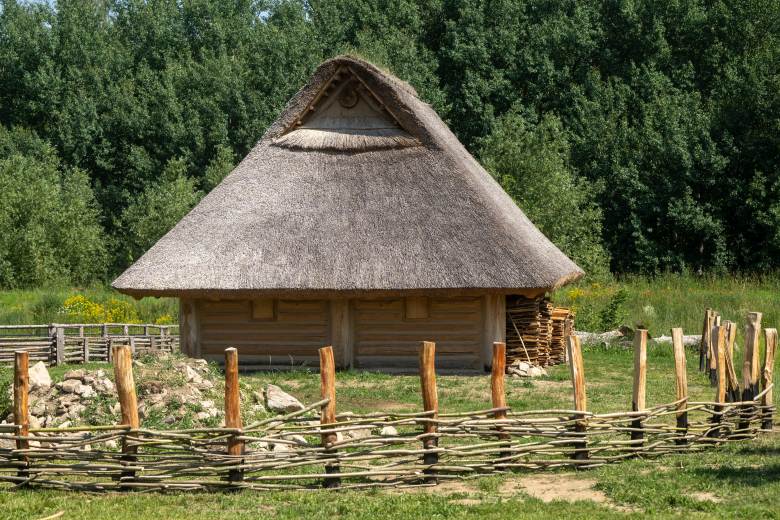 Skanzen Země Keltů na Chrudimsku se rozšířil o Dům kameníka
