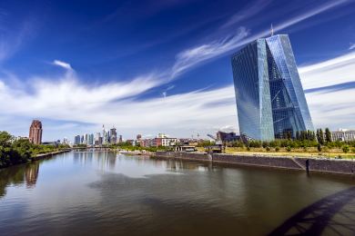 ECB nechala podle očekávání základní úrok beze změny na 4,50 procenta