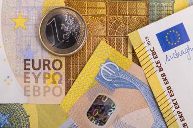 ECB: Mezinárodní role eura zůstává stabilní, v rezervách ho předstihlo zlato ECB: Mezinárodní role eura zůstává stabilní, v rezervách ho předstihlo zlato