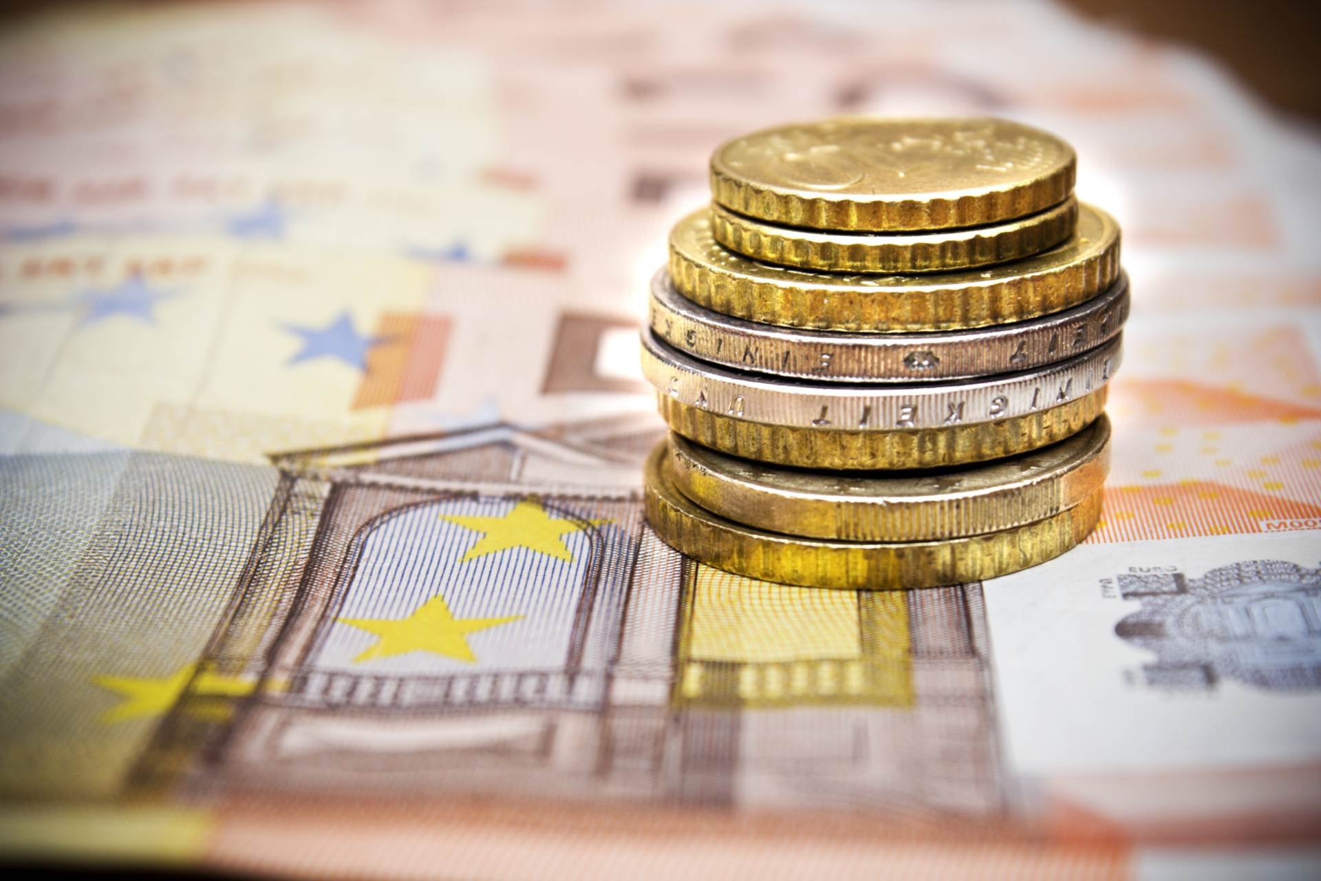 Euro má podle činitelů ECB příležitost posílit svou roli ve světě