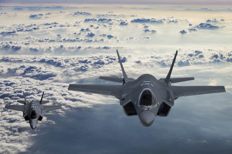 Londýn: K letadlové lodi se přibližoval ruský letoun, vyprovodily ho F-35