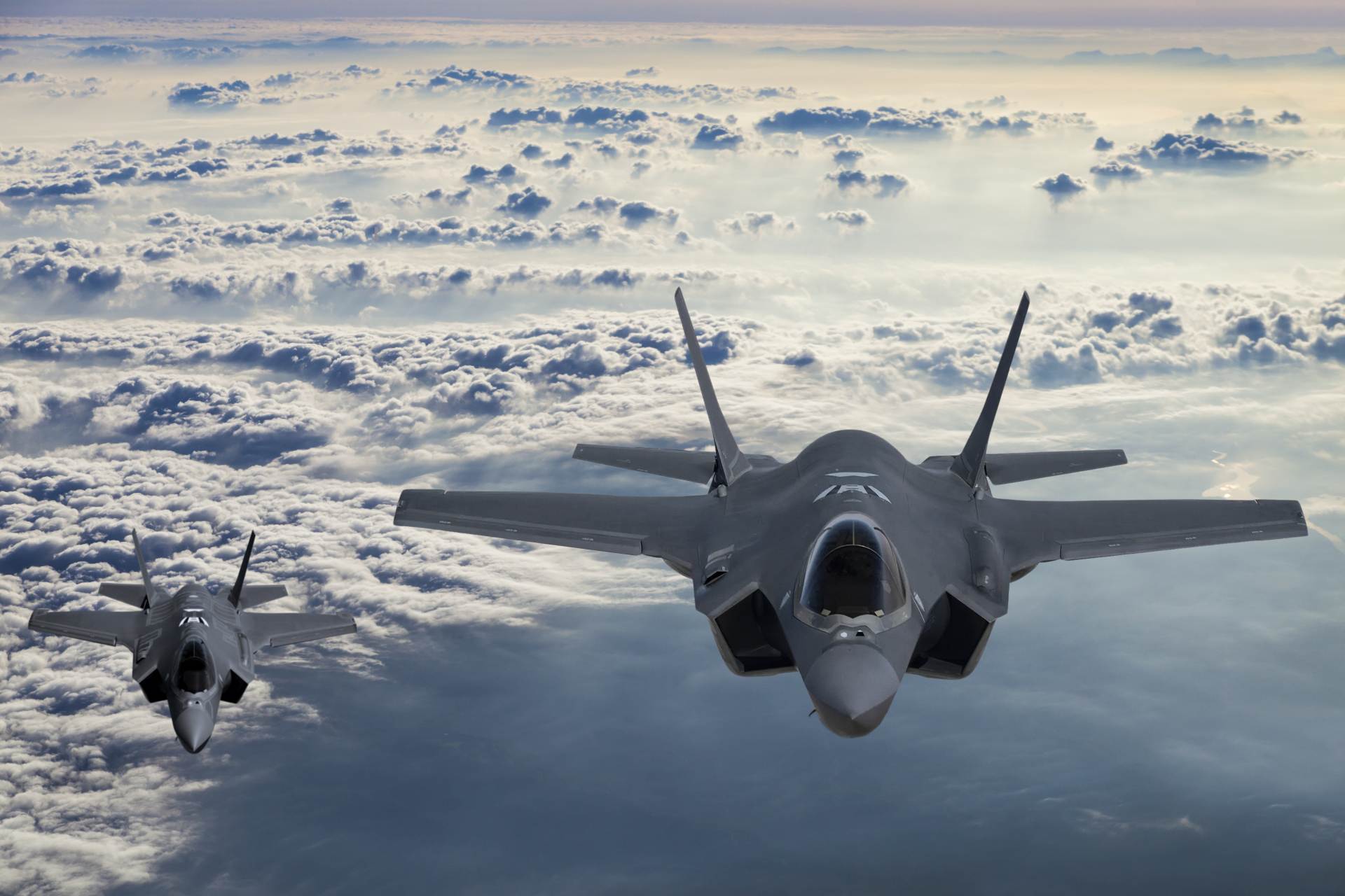 Londýn: K letadlové lodi se přibližoval ruský letoun, vyprovodily ho F-35
