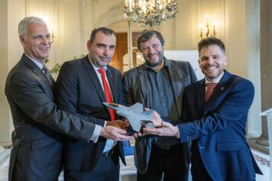 ČR USA armáda letectví zbraně Lockheed_Martin PBS firmy