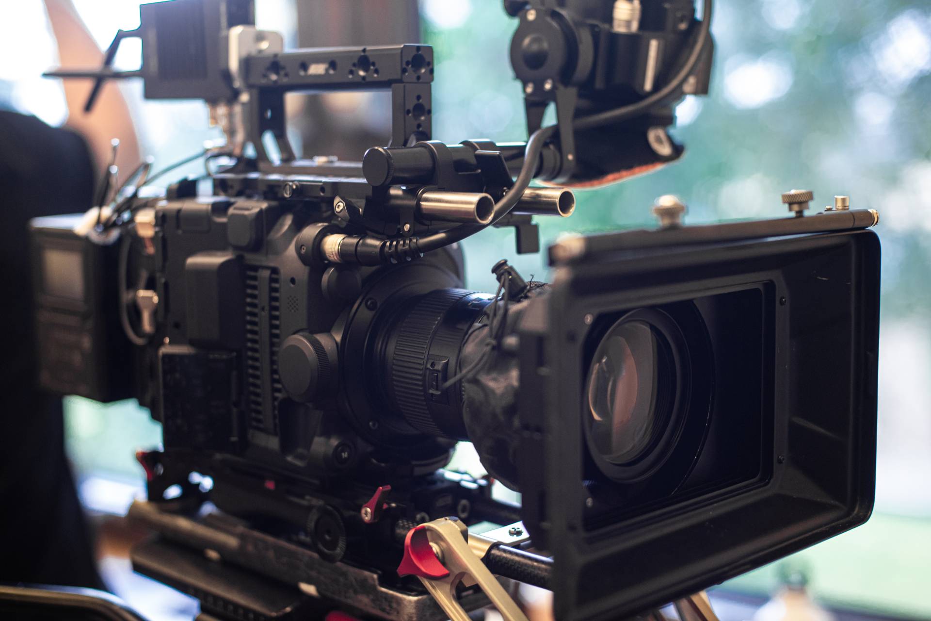 Více než 1400 filmařů podepsalo dopis proti spojení Paramountu s Warner Bros