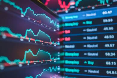 Analytici: Dopad závěrů summitu NATO na ekonomiku a finanční trhy je omezený