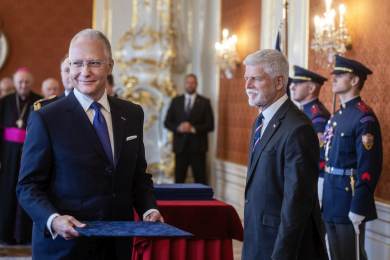 Pavel povýšil Řehku na armádního generála, Koudelku na generálporučíka