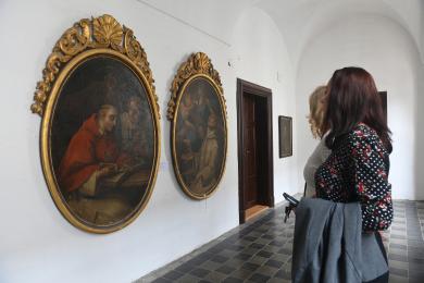 Šternberský klášter hostí jednu z největších výstav o malíři Handkem