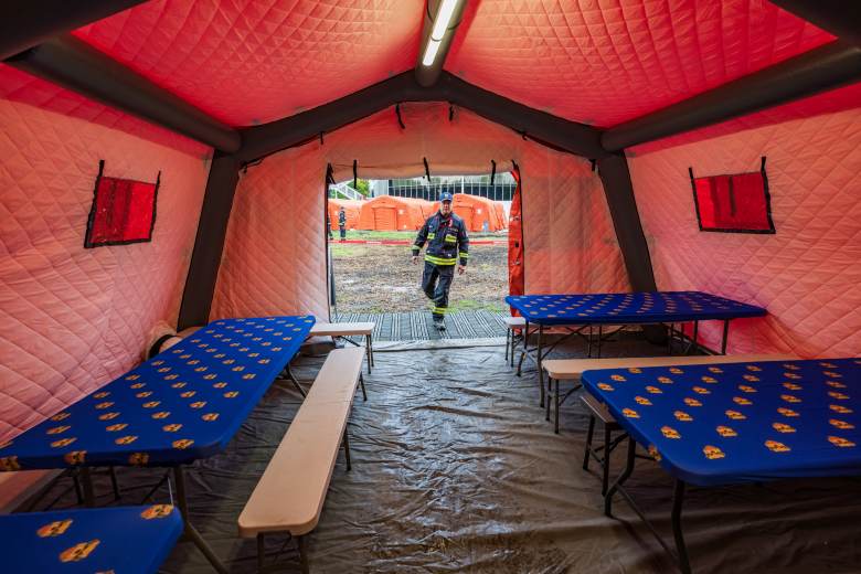 Pražští hasiči představí základnu, kde mohou ubytovat oběti přírodních katastrof