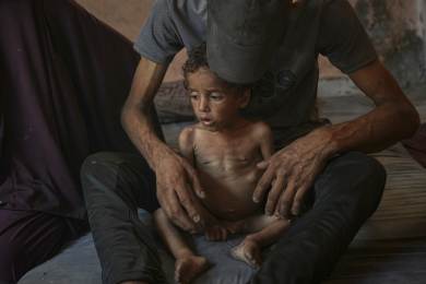 Francie, Německo a Španělsko shazují pomoc do Gazy z letadel, přidá se i Itálie