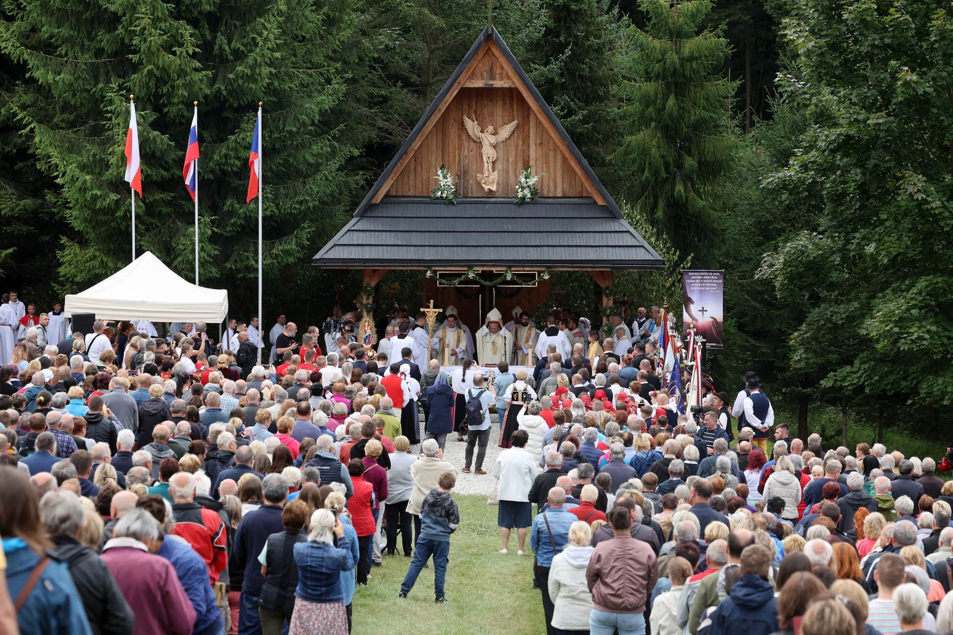 Na Pouti tří národů u Hrčavy na Frýdecko-Místecku se sešlo přes 1000 věřících