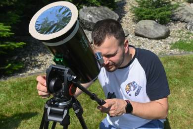 Mladý fyzik z Olomouce vyměnil kancelář za profesi kočovného hvězdáře