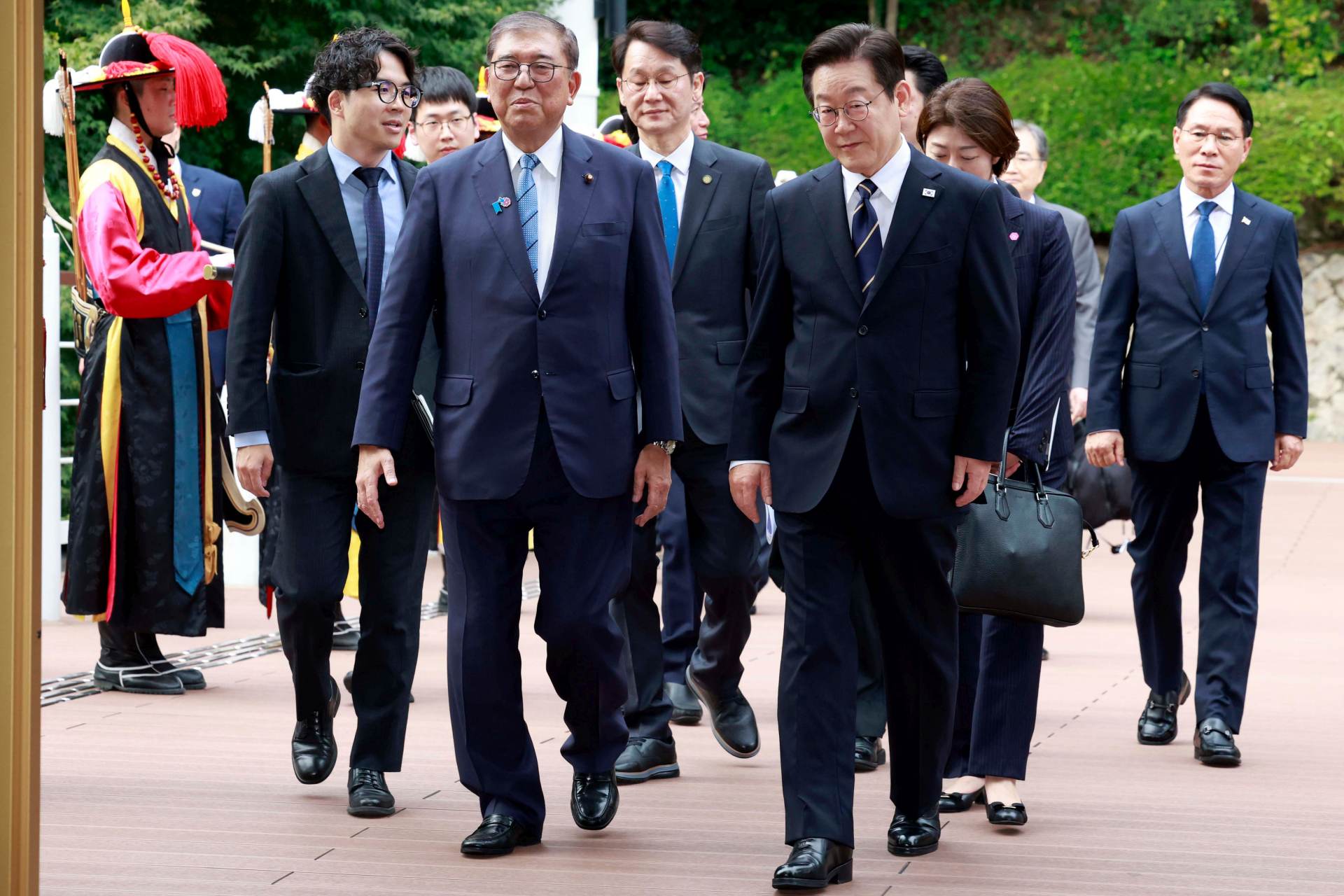 Japonský premiér Išiba se setkal v Jižní Koreji s prezidentem I Če-mjongem