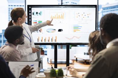 Vrchní soud zrušil zprošťující rozsudek v kauze IT zakázek s mnoha obžalovanými