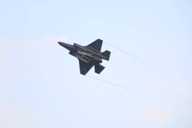 Izraelský letoun F-35 sestřelil nad Teheránem íránský Jak-130 ruské výroby